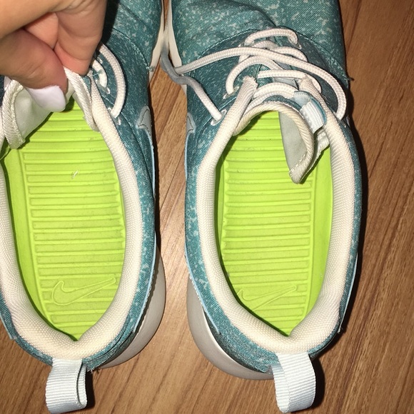 Nike Roshes - Picture 3 of 8